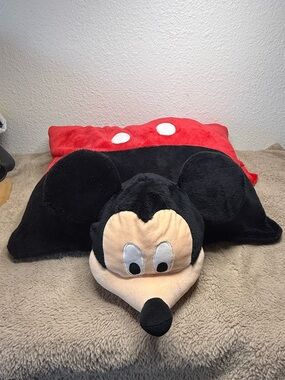 Pillow Pets Disney Mickey Mouse folding plush pillow.